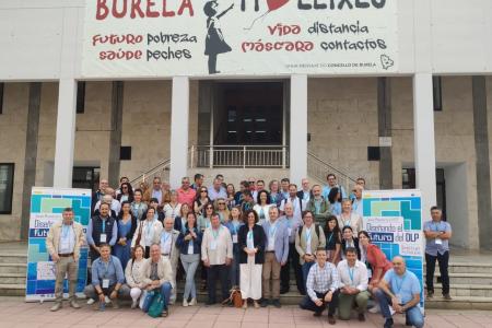 Foto grupal de los asistentes a la VII Sesión Plenaria de la Red Española de Grupos de Pesca celebrada el 2023 en Burela