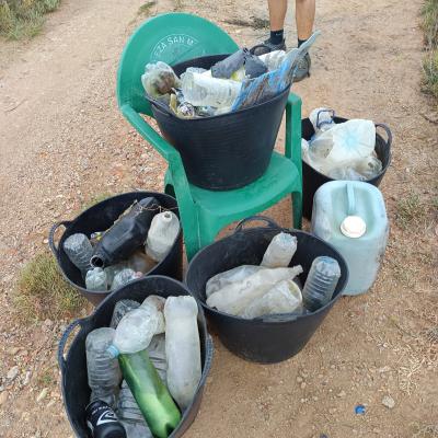 Imagen de la limpieza que se está llevando a cabo en la zona.