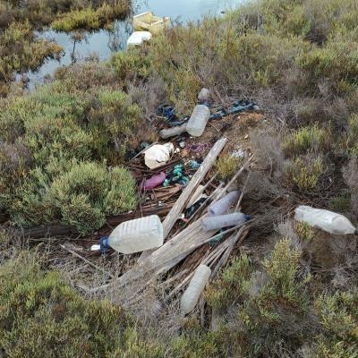 Imagen de la limpieza que se está llevando a cabo en la zona.