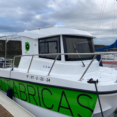 Barco trimarán Aves Cantábricas