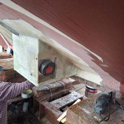 Montaje barquilla para hidrófono en casco embarcación