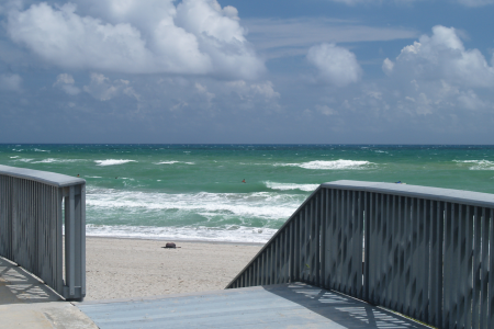Escaleras hacia la playa