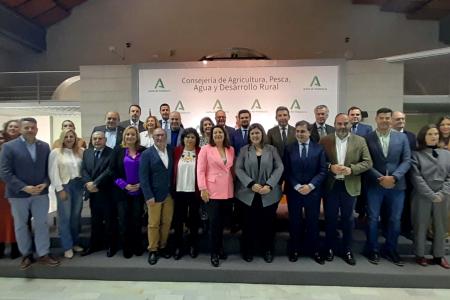Foto de grupo de la firma de los convenios de los GAL andaluces