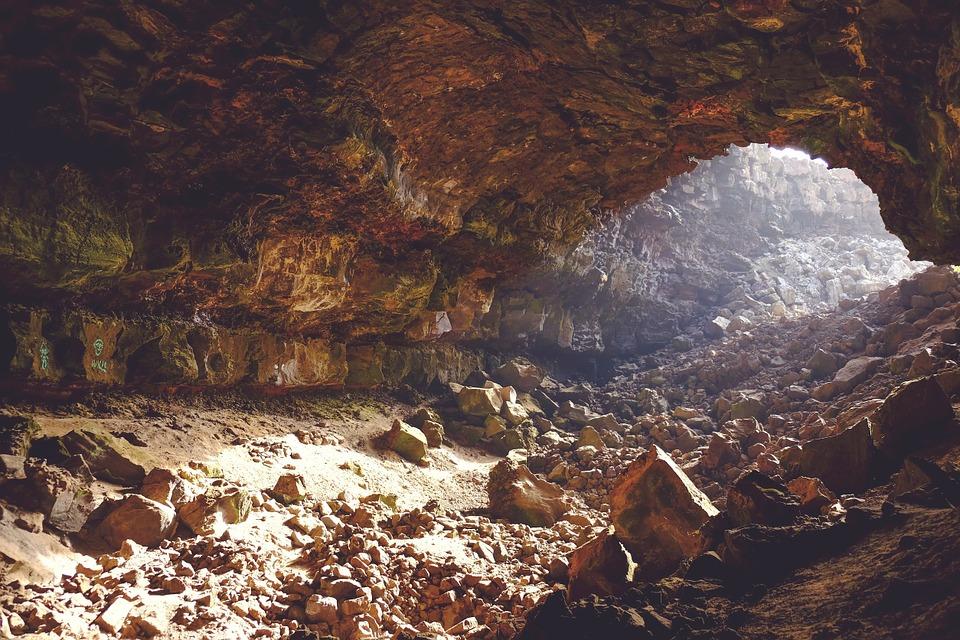 cave-690348_960_720.jpg