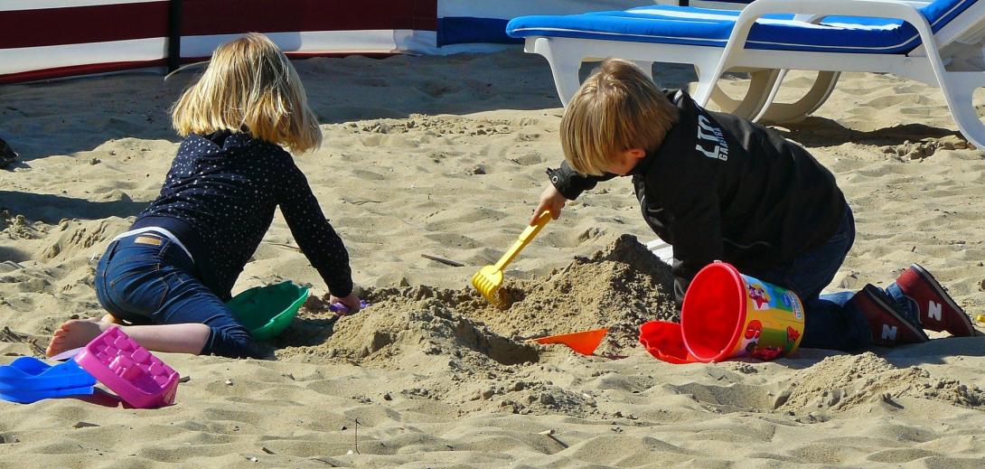 children-playing-329234_1920.jpg