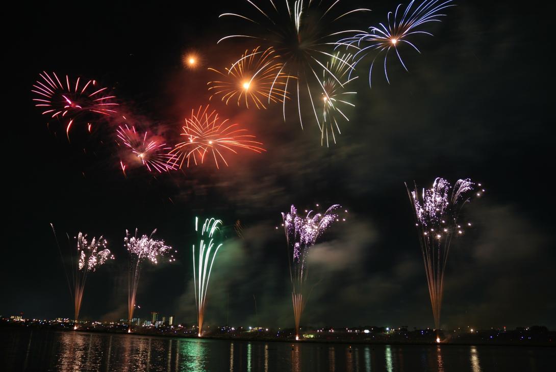 fireworks-74689_1920.jpg