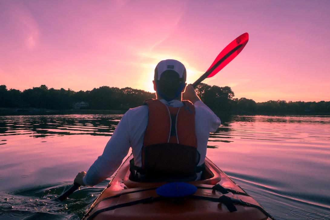 kayaking-1149886_1920.jpg