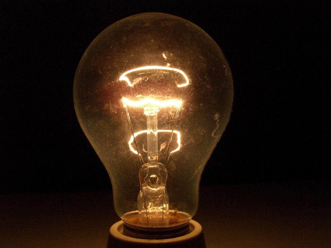 light-bulb-g74f594231_1920.jpg