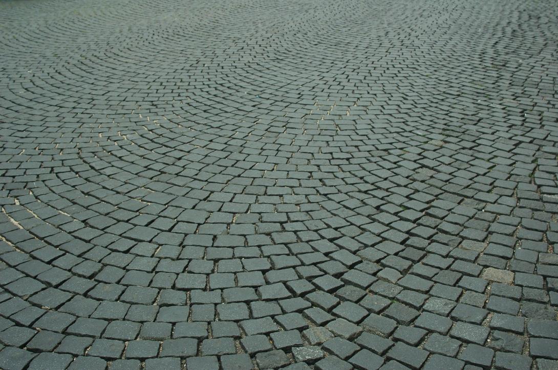 pavement-345069_1920.jpg