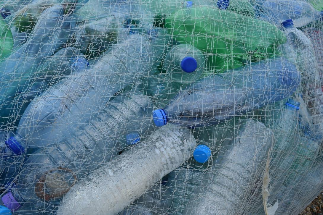 plastic-bottles-388679_1920.jpg